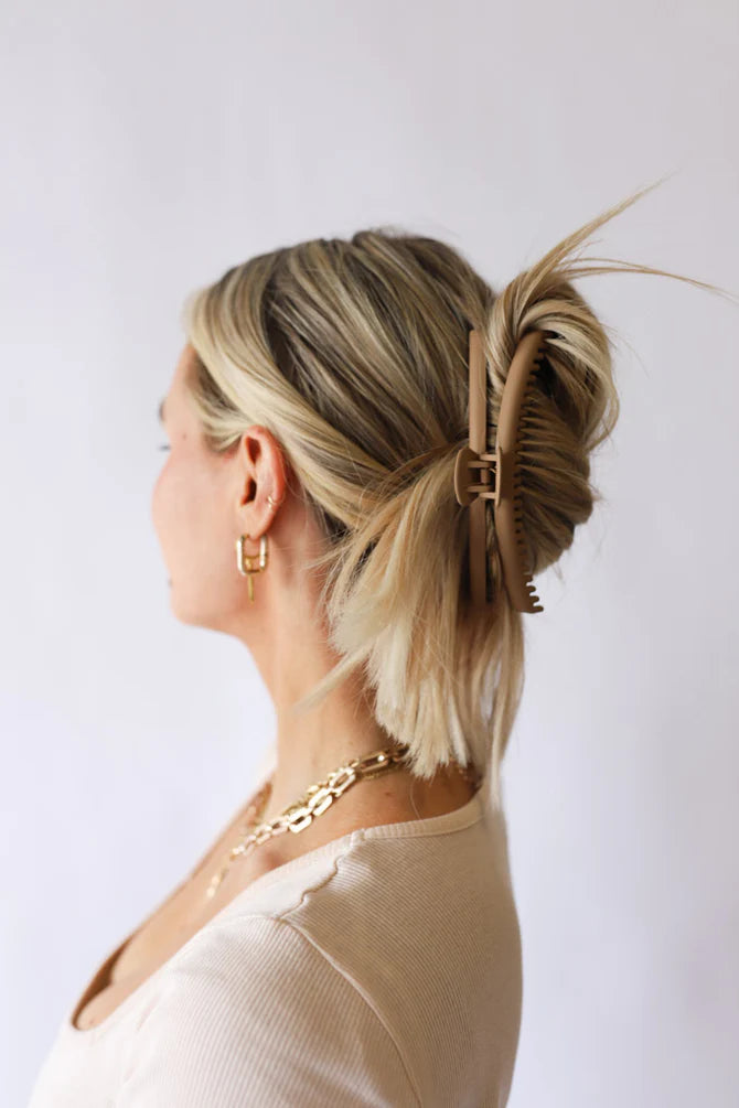 KAXI Matte Hold Everything Claw Clip - Tan